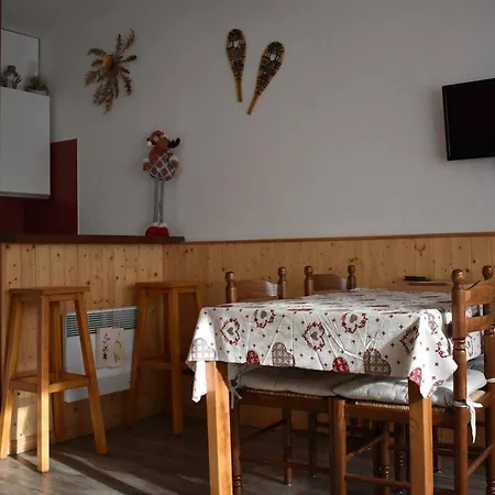Apartment Charmant Studio Cabine Avec Terrasse Et Parking A Font-romeu - Fr-1-580-58 *